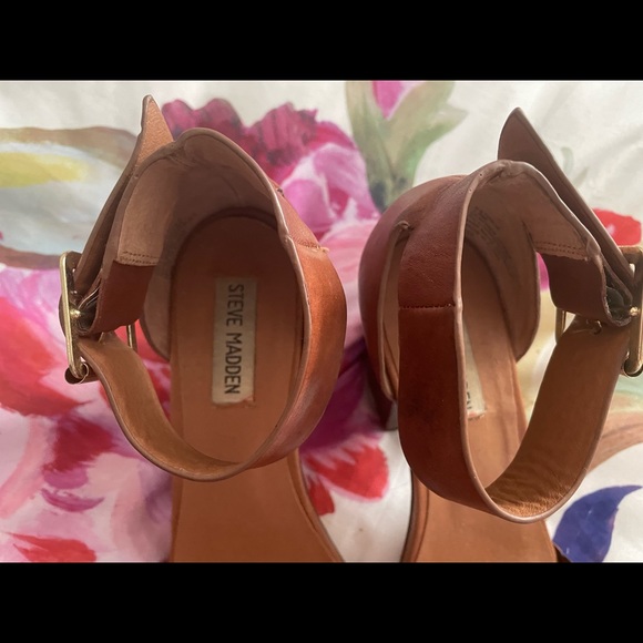 Steve Madden Leather 3” Sandals/Heels. Worn Once Excellent Condition - Picture 4 of 5